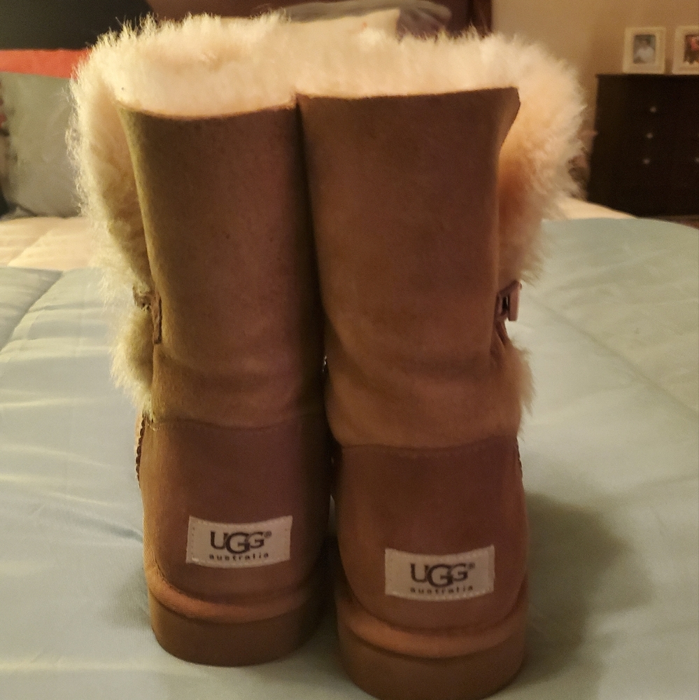 UGG Bailey Button Bomber boots - Picture 2 of 4